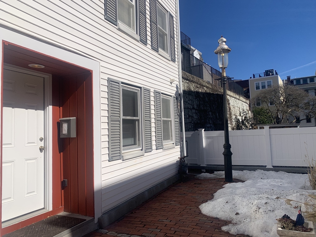 8 Avon Pl, Boston, Massachusetts, 2 Bedrooms Bedrooms, 5 Rooms Rooms,1 BathroomBathrooms,Residential,For Sale,Avon Pl,73485457