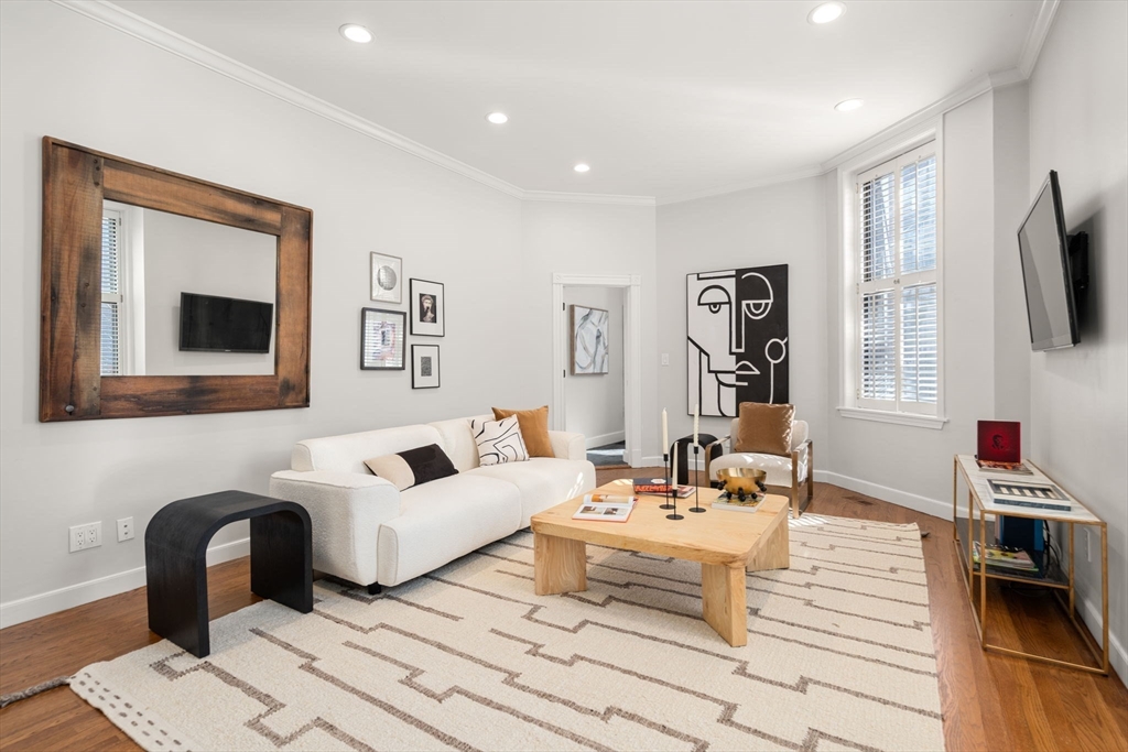 226 Marlborough Street, Boston, Massachusetts, 2 Bedrooms Bedrooms, 5 Rooms Rooms,2.5 BathroomsBathrooms,Residential,For Sale,Marlborough Street,73485673