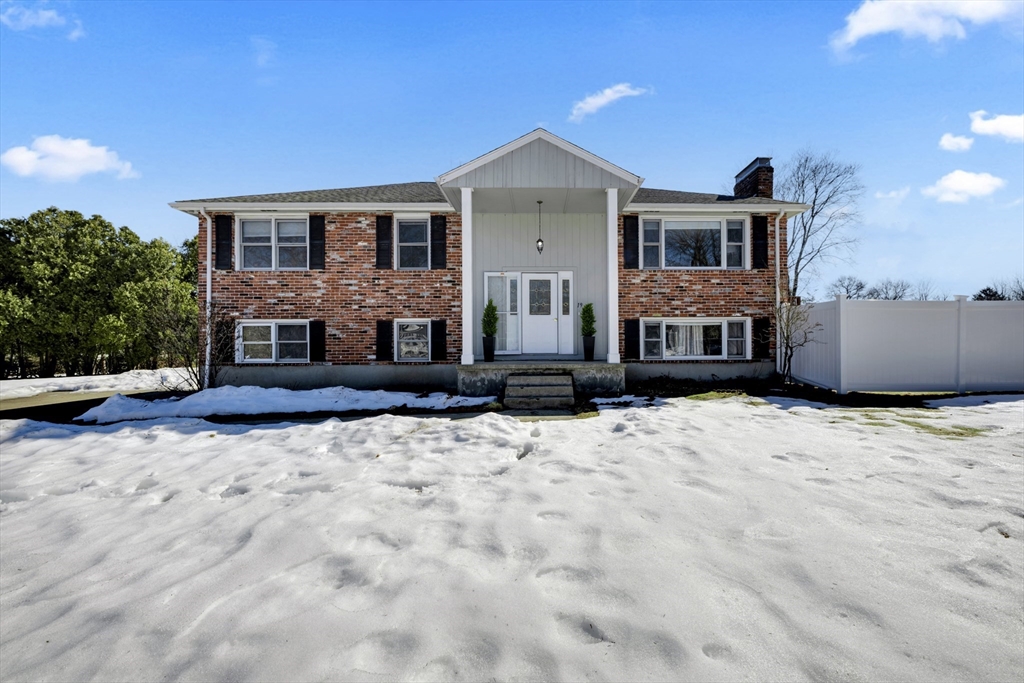 19 Maplecrest Drive, Southborough, Massachusetts, 4 Bedrooms Bedrooms, 8 Rooms Rooms,2.5 BathroomsBathrooms,Residential,For Sale,Maplecrest Drive,73485677