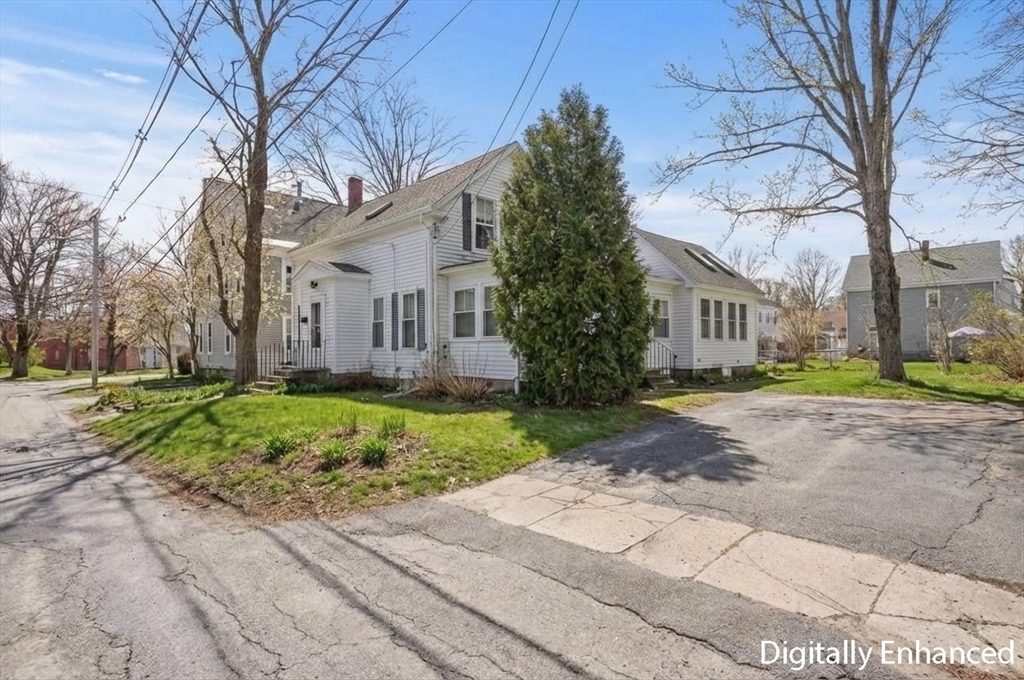 8 Winter St, Amesbury, Massachusetts, 3 Bedrooms Bedrooms, 7 Rooms Rooms,1.5 BathroomsBathrooms,Residential,For Sale,Winter St,73485608