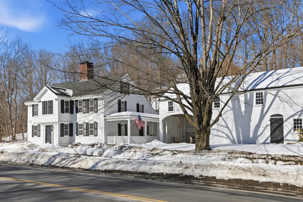 105 Lexington Rd, Concord, Massachusetts, 3 Bedrooms Bedrooms, 10 Rooms Rooms,2.5 BathroomsBathrooms,Residential,For Sale,Lexington Rd,73485637
