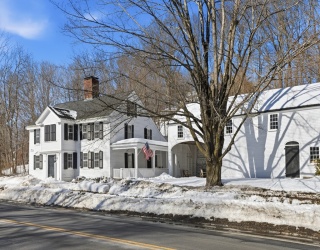 105 Lexington Rd, Concord, Massachusetts, 3 Bedrooms Bedrooms, 10 Rooms Rooms,2.5 BathroomsBathrooms,Residential,For Sale,Lexington Rd,73485637