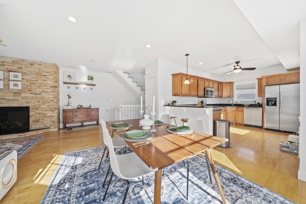 40 Pleasant St, Arlington, Massachusetts, 2 Bedrooms Bedrooms, 5 Rooms Rooms,2 BathroomsBathrooms,Residential,For Sale,Pleasant St,73485701