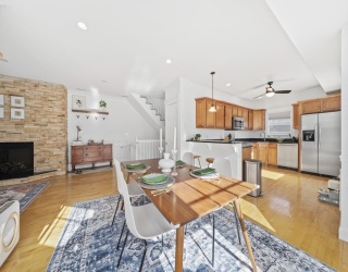 40 Pleasant St, Arlington, Massachusetts, 2 Bedrooms Bedrooms, 5 Rooms Rooms,2 BathroomsBathrooms,Residential,For Sale,Pleasant St,73485701