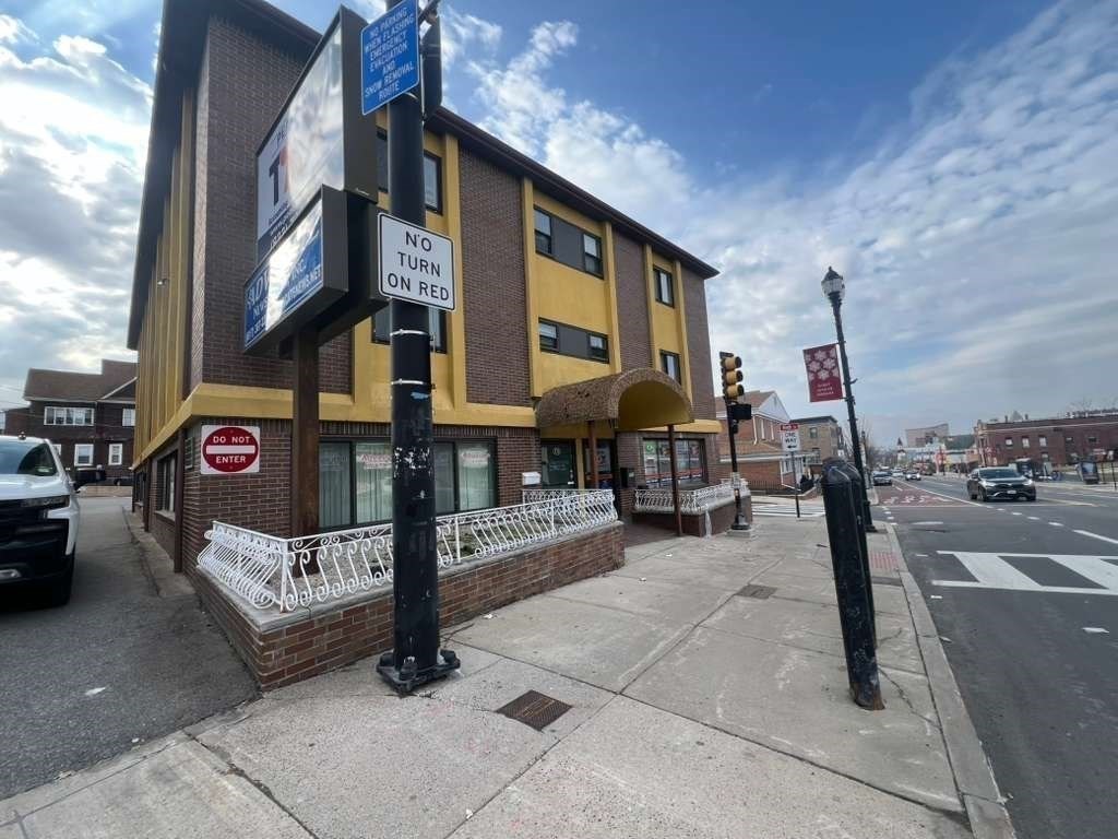 571 Broadway, Everett, Massachusetts, ,Commercial Lease,For Rent,Broadway,73485698