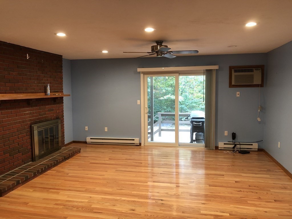 156 Highwood Dr, Franklin, Massachusetts, 2 Bedrooms Bedrooms, 4 Rooms Rooms,1.5 BathroomsBathrooms,Residential Lease,For Rent,Highwood Dr,73478982