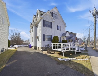 890-892 Saint James Ave, Springfield, Massachusetts, 6 Bedrooms Bedrooms, 15 Rooms Rooms,3 BathroomsBathrooms,Residential Income,For Sale,Saint James Ave,73485717