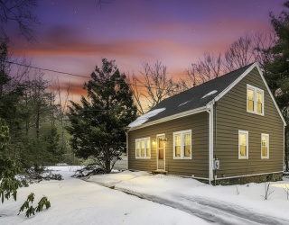 300 West Main Street, Hopkinton, Massachusetts, 4 Bedrooms Bedrooms, 6 Rooms Rooms,1 BathroomBathrooms,Residential,For Sale,West Main Street,73485661