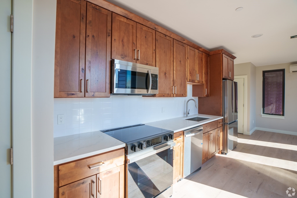 400 West Broadway, Boston, Massachusetts, 1 Bedroom Bedrooms, 3 Rooms Rooms,1 BathroomBathrooms,Residential Lease,For Rent,West Broadway,73485726