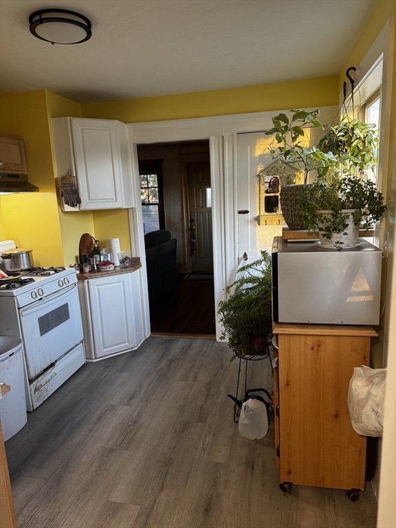 747 Middle Street, Weymouth, Massachusetts, 2 Bedrooms Bedrooms, 6 Rooms Rooms,1 BathroomBathrooms,Residential,For Sale,Middle Street,73485729