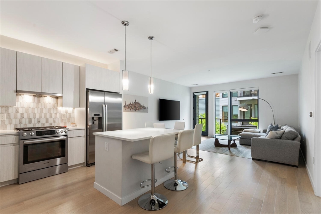 45 W 3rd St, Boston, Massachusetts, 2 Bedrooms Bedrooms, 3 Rooms Rooms,1 BathroomBathrooms,Residential Lease,For Rent,W 3rd St,73485738