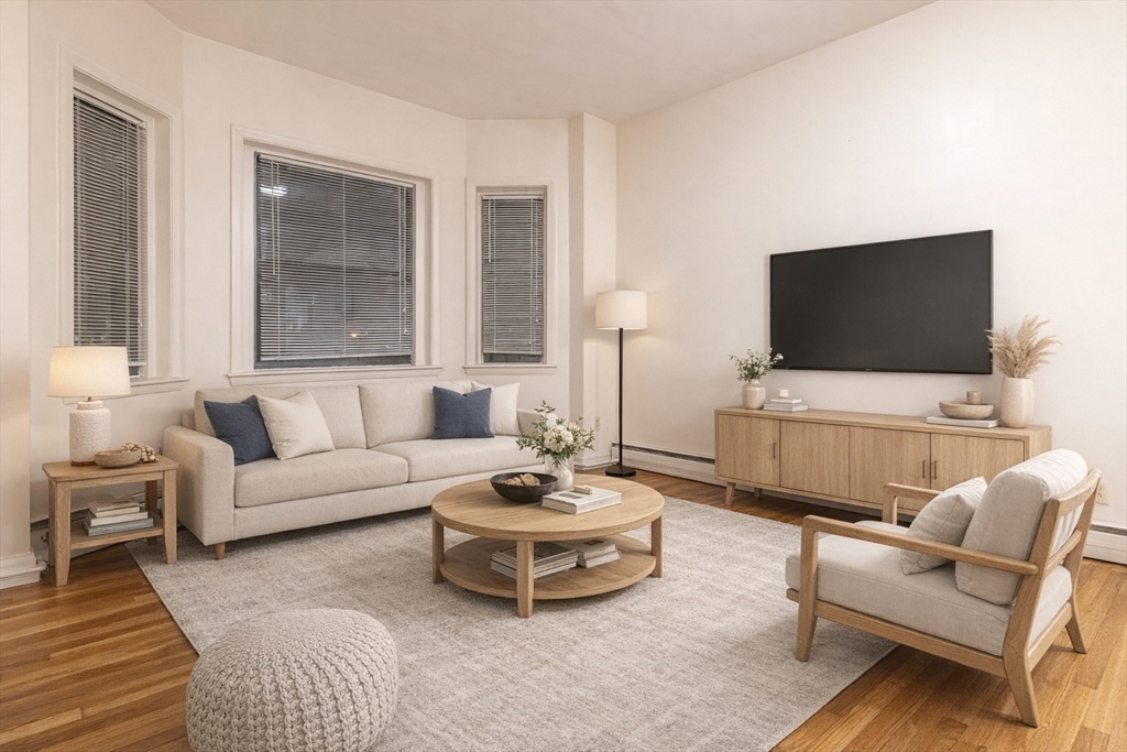 1238 Commonwealth Ave, Boston, Massachusetts, 2 Bedrooms Bedrooms, 5 Rooms Rooms,1 BathroomBathrooms,Residential Lease,For Rent,Commonwealth Ave,73467102