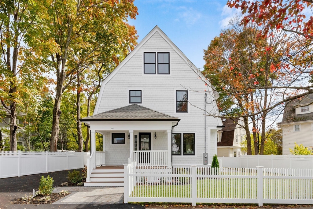 144 Dexter Ave, Watertown, Massachusetts, 4 Bedrooms Bedrooms, 9 Rooms Rooms,4.5 BathroomsBathrooms,Residential,For Sale,Dexter Ave,73444341