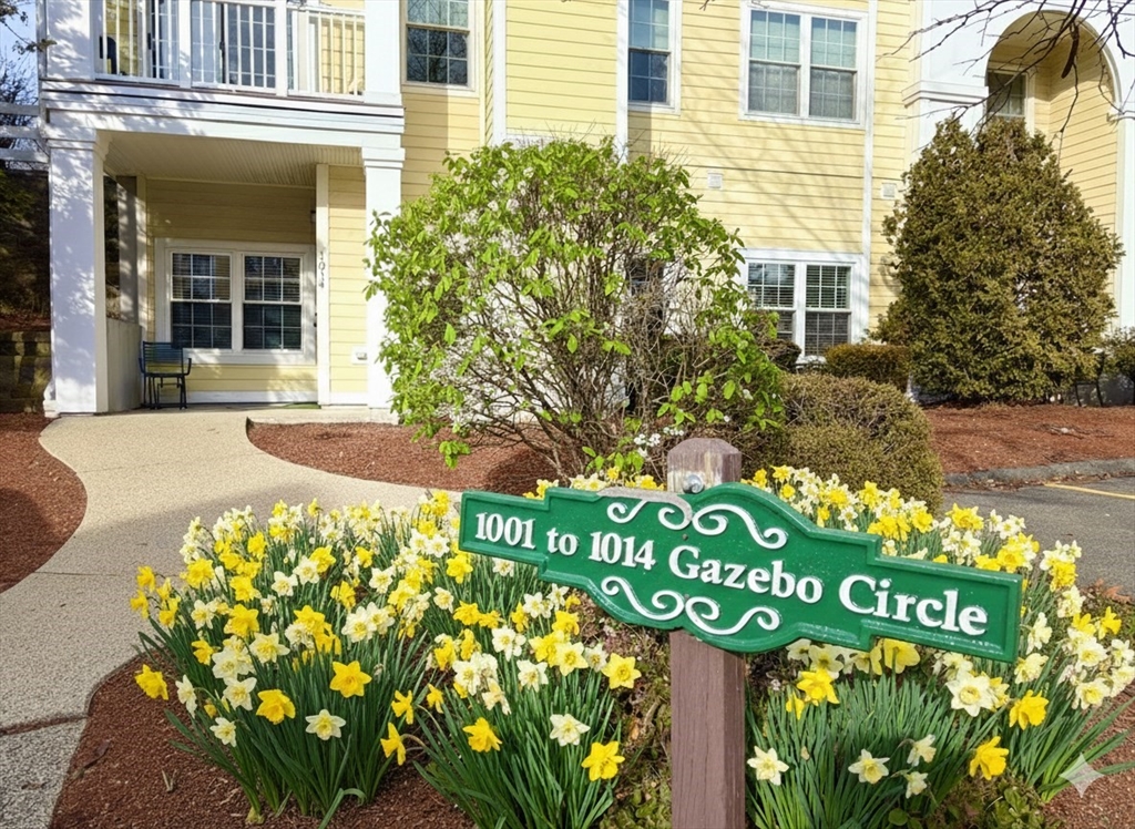 1014 Gazebo Circle, Reading, Massachusetts, 2 Bedrooms Bedrooms, 6 Rooms Rooms,2 BathroomsBathrooms,Residential,For Sale,Gazebo Circle,73470522