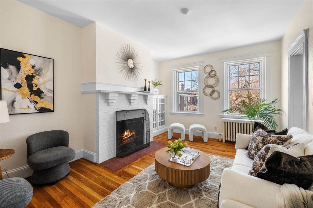 42 Linnaean St, Cambridge, Massachusetts, 1 Bedroom Bedrooms, 4 Rooms Rooms,1 BathroomBathrooms,Residential,For Sale,Linnaean St,73485759