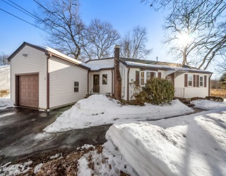 1 Young Terrace, Randolph, Massachusetts, 3 Bedrooms Bedrooms, 9 Rooms Rooms,3 BathroomsBathrooms,Residential,For Sale,Young Terrace,73485782