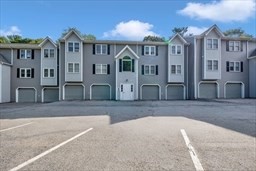 124 Tennis Plaza Rd, Dracut, Massachusetts, 2 Bedrooms Bedrooms, 4 Rooms Rooms,1 BathroomBathrooms,Residential,For Sale,Tennis Plaza Rd,73485800