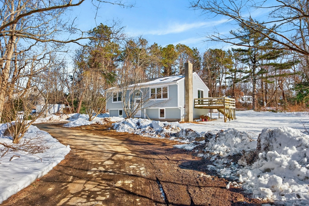 585 Old Falmouth Road, Barnstable, Massachusetts, 3 Bedrooms Bedrooms, 9 Rooms Rooms,3 BathroomsBathrooms,Residential,For Sale,Old Falmouth Road,73485798