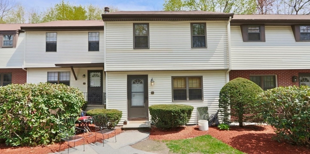 935 Methuen St, Dracut, Massachusetts, 2 Bedrooms Bedrooms, 5 Rooms Rooms,1.5 BathroomsBathrooms,Residential,For Sale,Methuen St,73485781