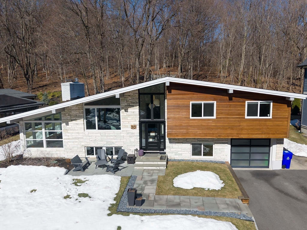 30 Billings Lane, Boston, Massachusetts, 5 Bedrooms Bedrooms, 10 Rooms Rooms,3 BathroomsBathrooms,Residential,For Sale,Billings Lane,73485812