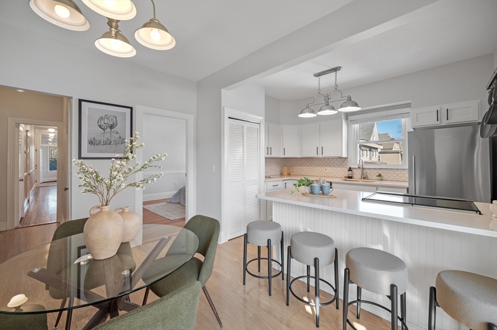 14 Holton St, Medford, Massachusetts, 2 Bedrooms Bedrooms, 6 Rooms Rooms,1 BathroomBathrooms,Residential,For Sale,Holton St,73485757