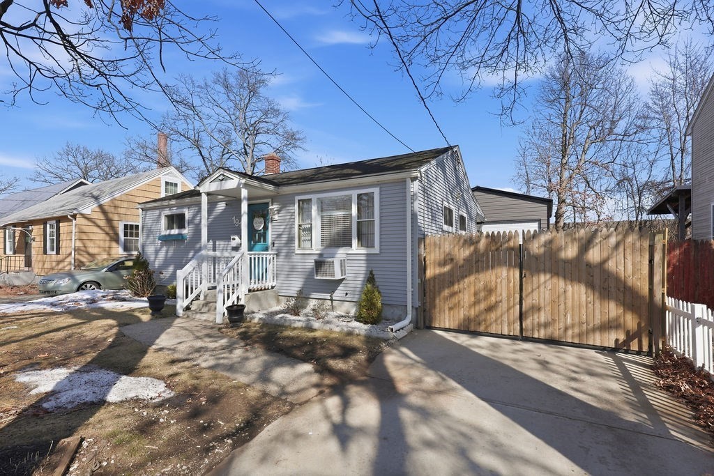 191 Monrovia St, Springfield, Massachusetts, 2 Bedrooms Bedrooms, 4 Rooms Rooms,1 BathroomBathrooms,Residential,For Sale,Monrovia St,73485823