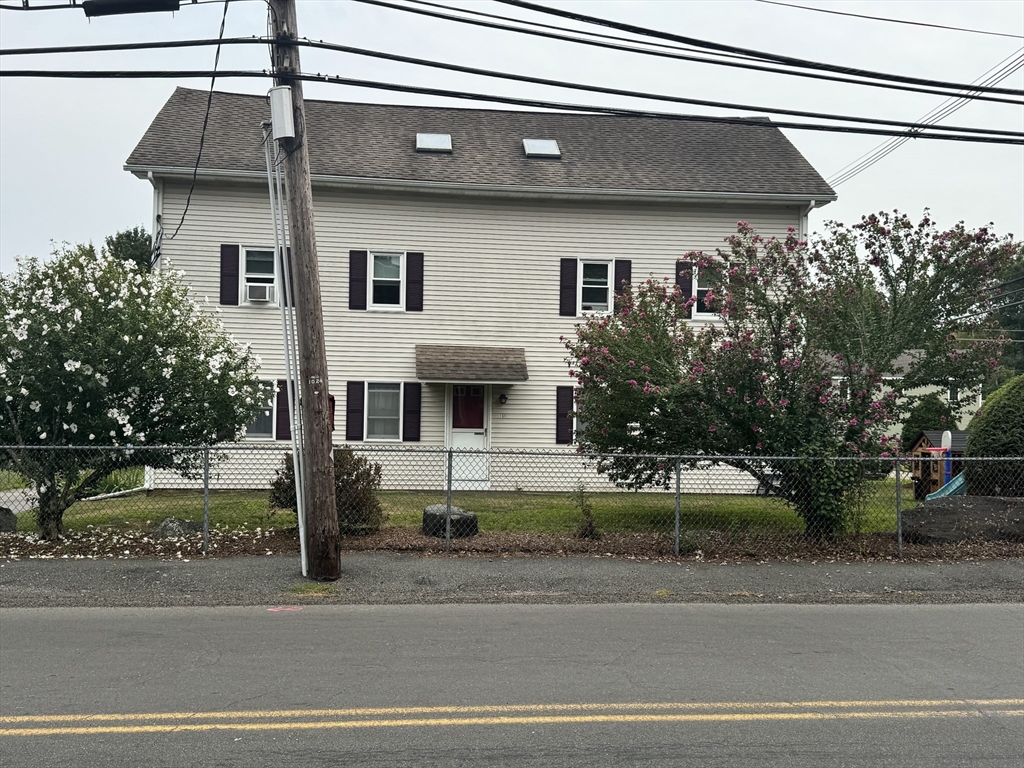 156 Barrows St, Norton, Massachusetts, 1 Bedroom Bedrooms, 3 Rooms Rooms,1 BathroomBathrooms,Residential Lease,For Rent,Barrows St,73486006