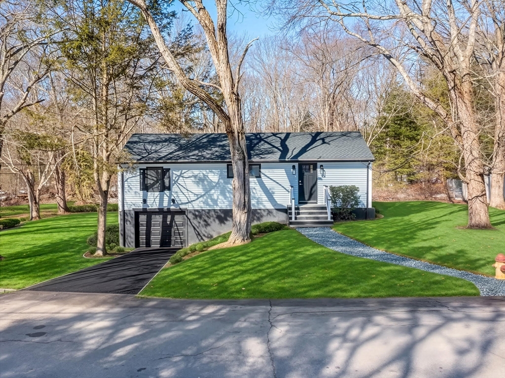 41 Flora Rd, Attleboro, Massachusetts, 4 Bedrooms Bedrooms, 6 Rooms Rooms,2 BathroomsBathrooms,Residential,For Sale,Flora Rd,73486007