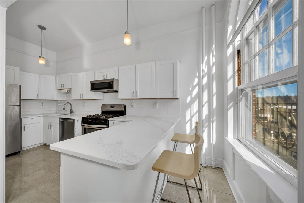 354 N Main St, Andover, Massachusetts, 1 Bedroom Bedrooms, 3 Rooms Rooms,1 BathroomBathrooms,Residential,For Sale,N Main St,73486018