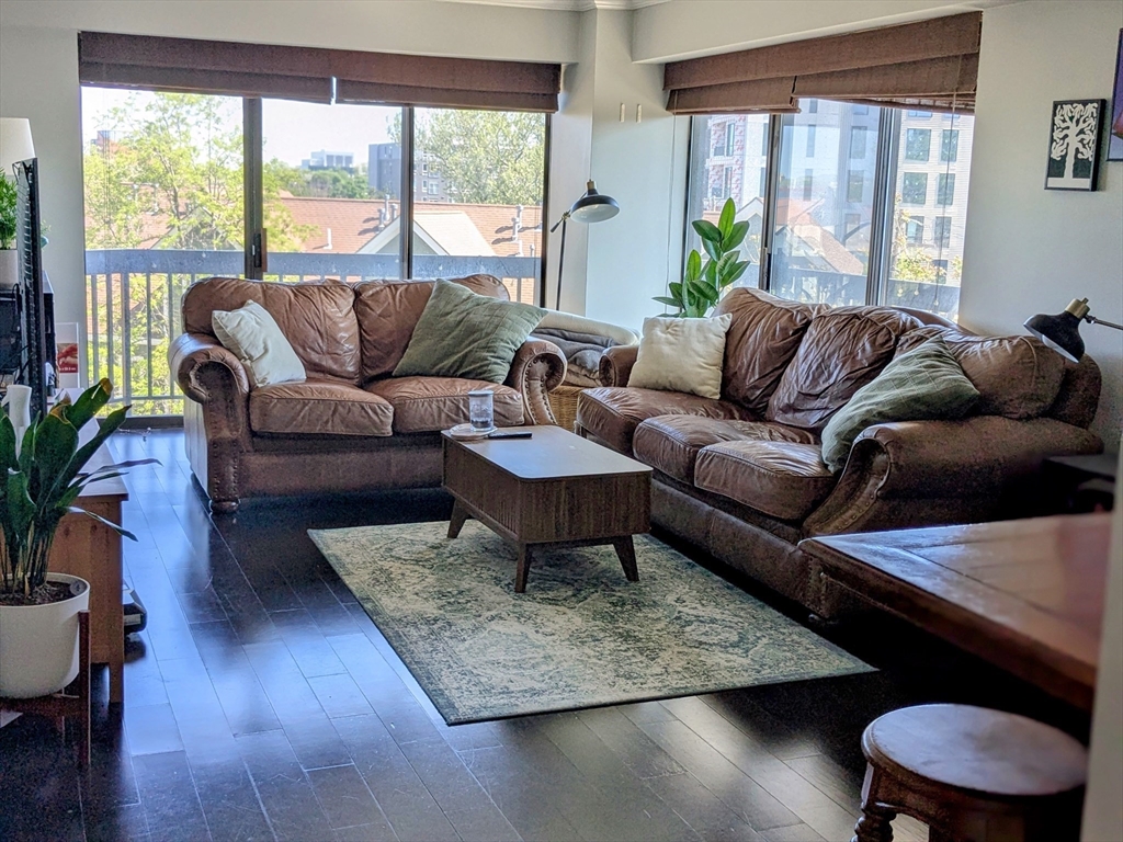 15 N Beacon, Boston, Massachusetts, 2 Bedrooms Bedrooms, 4 Rooms Rooms,1.5 BathroomsBathrooms,Residential,For Sale,N Beacon,73485881