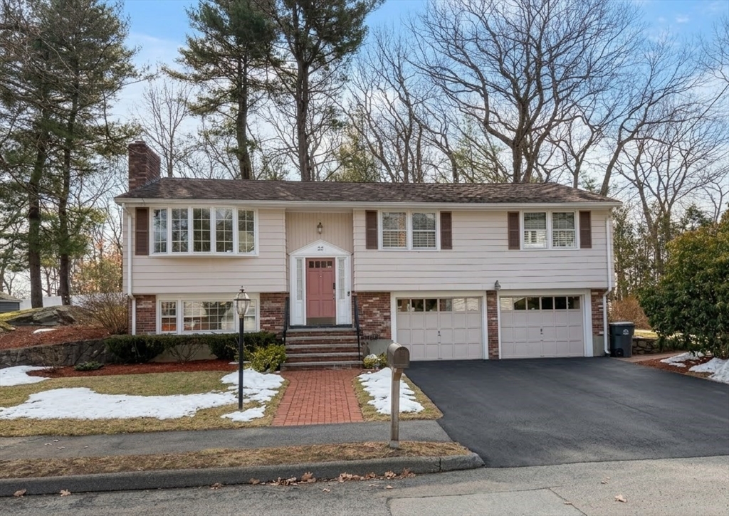 22 Susan Dr, Saugus, Massachusetts, 3 Bedrooms Bedrooms, 9 Rooms Rooms,2 BathroomsBathrooms,Residential,For Sale,Susan Dr,73485891