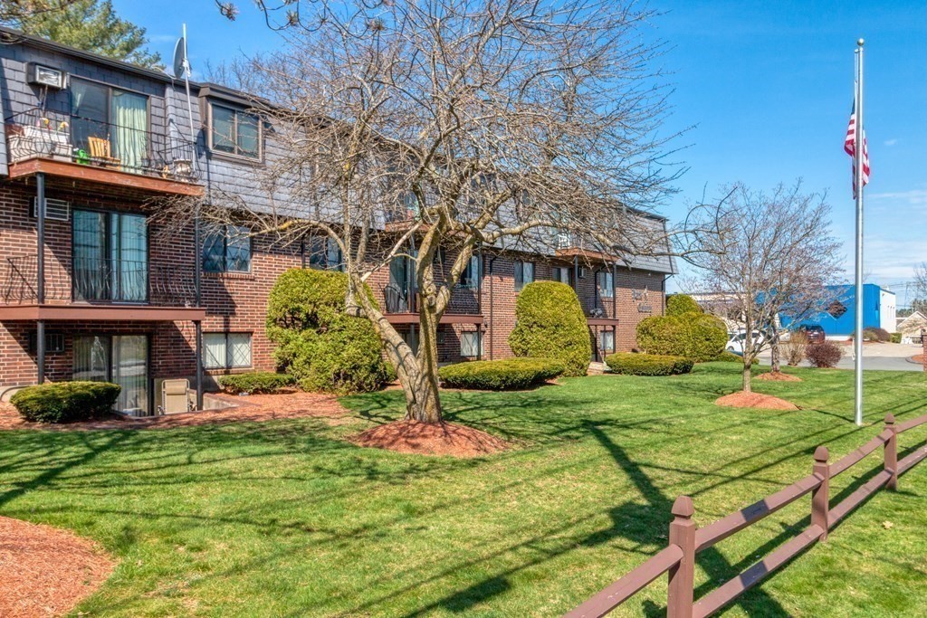 36 Main St, North Reading, Massachusetts, 1 Bedroom Bedrooms, 3 Rooms Rooms,1 BathroomBathrooms,Residential,For Sale,Main St,73485884