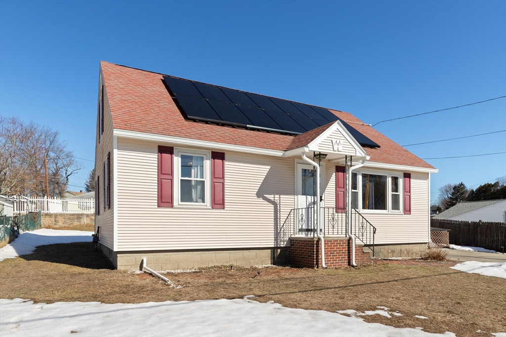 105 Columbia Rd, Lowell, Massachusetts, 3 Bedrooms Bedrooms, 7 Rooms Rooms,1 BathroomBathrooms,Residential,For Sale,Columbia Rd,73485895