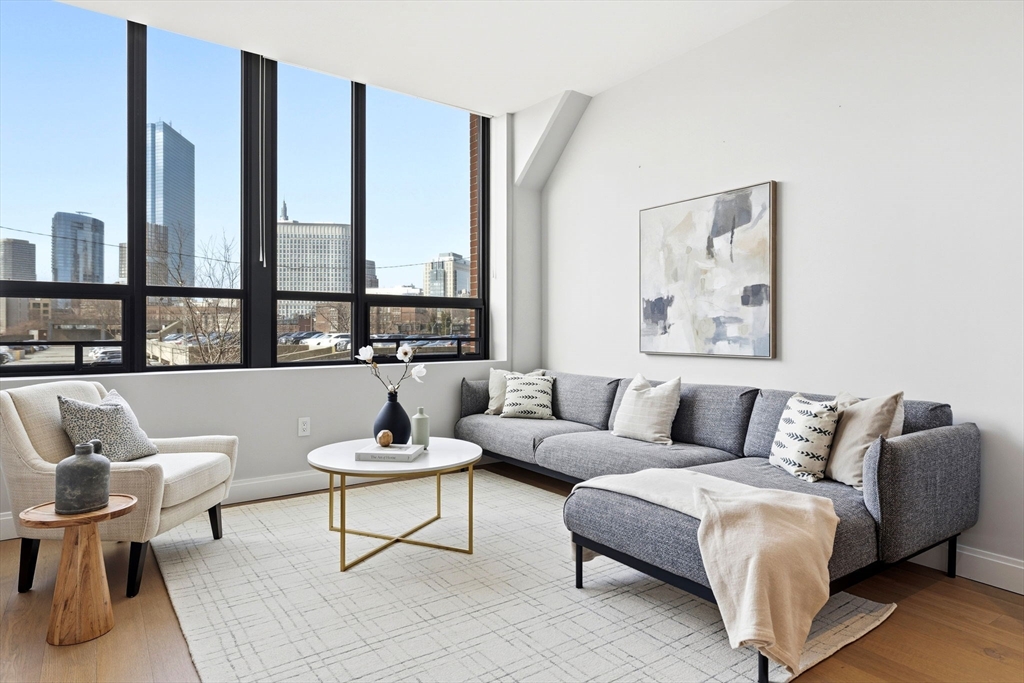 100 Shawmut Ave, Boston, Massachusetts, 1 Bedroom Bedrooms, 4 Rooms Rooms,1 BathroomBathrooms,Residential,For Sale,Shawmut Ave,73485926