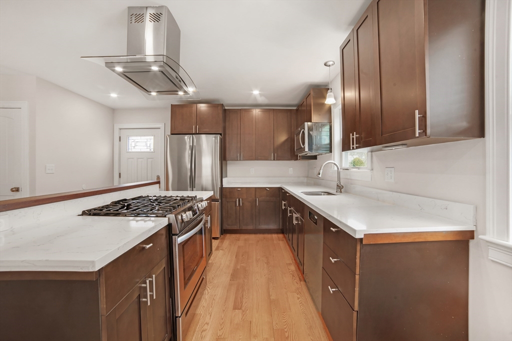 50 Main Street, Quincy, Massachusetts, 3 Bedrooms Bedrooms, 6 Rooms Rooms,1.5 BathroomsBathrooms,Residential Lease,For Rent,Main Street,73485939