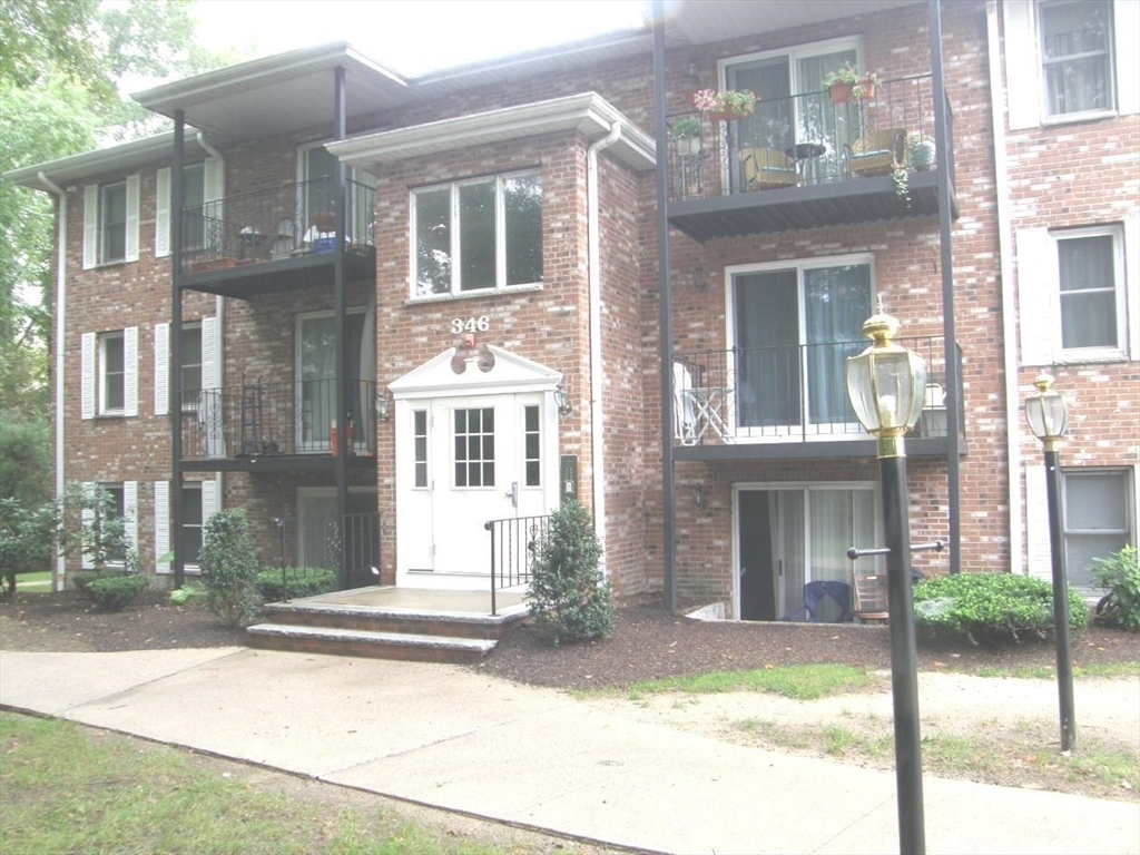 346 Neponset Street, Canton, Massachusetts, 2 Bedrooms Bedrooms, 5 Rooms Rooms,1 BathroomBathrooms,Residential,For Sale,Neponset Street,73485952