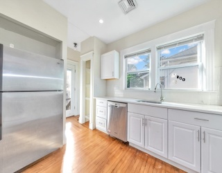 299-301 Alewife Brook Pkwy, Somerville, Massachusetts, 4 Bedrooms Bedrooms, 6 Rooms Rooms,2 BathroomsBathrooms,Residential Lease,For Rent,Alewife Brook Pkwy,73485990