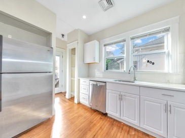 299-301 Alewife Brook Pkwy, Somerville, Massachusetts, 4 Bedrooms Bedrooms, 6 Rooms Rooms,2 BathroomsBathrooms,Residential Lease,For Rent,Alewife Brook Pkwy,73485990