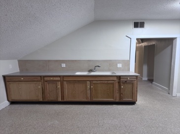 191 Walnut St, Holyoke, Massachusetts, 2 Bedrooms Bedrooms, 4 Rooms Rooms,1 BathroomBathrooms,Residential Lease,For Rent,Walnut St,73485994