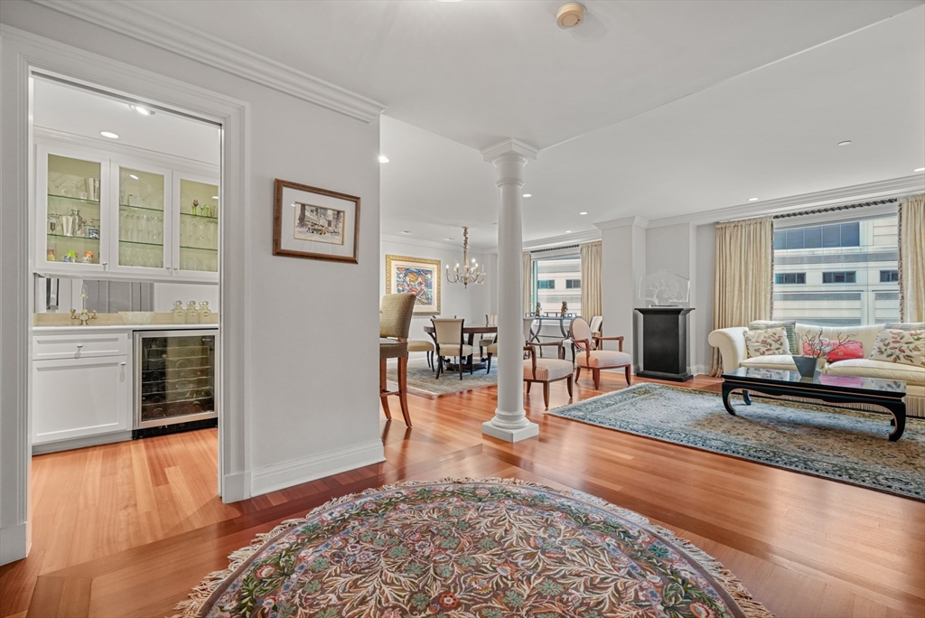1 Huntington Avenue, Boston, Massachusetts, 3 Bedrooms Bedrooms, 5 Rooms Rooms,3 BathroomsBathrooms,Residential,For Sale,Huntington Avenue,73486004
