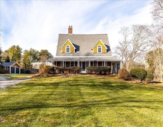 141 Highland Street, Dedham, Massachusetts, 5 Bedrooms Bedrooms, 9 Rooms Rooms,3.5 BathroomsBathrooms,Residential Lease,For Rent,Highland Street,73476773