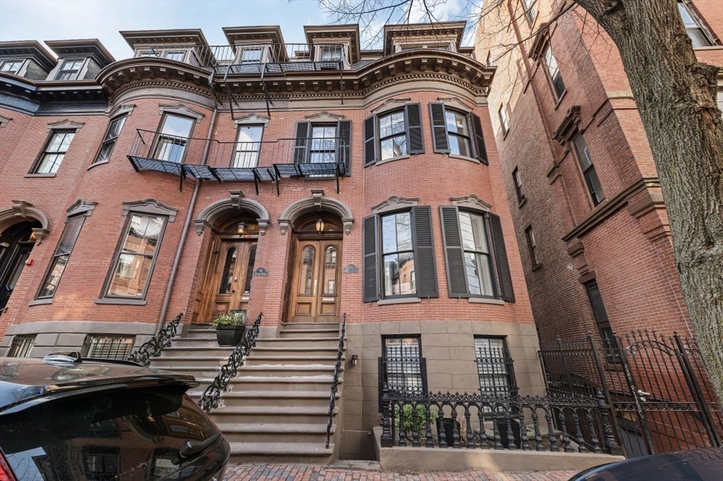 56 Dwight St, Boston, Massachusetts, 3 Bedrooms Bedrooms, 7 Rooms Rooms,2.5 BathroomsBathrooms,Residential,For Sale,Dwight St,73469465
