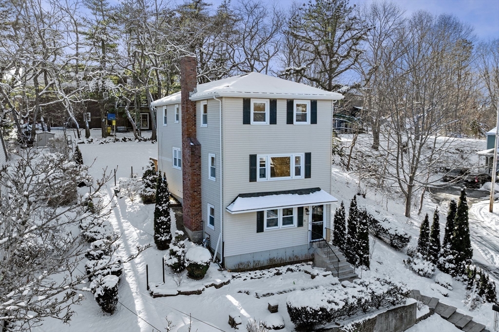 70 Maverick Street, Marblehead, Massachusetts, 3 Bedrooms Bedrooms, 7 Rooms Rooms,2.5 BathroomsBathrooms,Residential,For Sale,Maverick Street,73470770