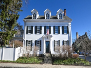 118 Cottage St, New Bedford, Massachusetts, 6 Bedrooms Bedrooms, 15 Rooms Rooms,4 BathroomsBathrooms,Residential,For Sale,Cottage St,73463740