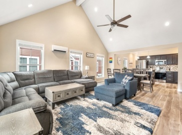 1 Elm St, Boston, Massachusetts, 3 Bedrooms Bedrooms, 5 Rooms Rooms,2.5 BathroomsBathrooms,Residential Lease,For Rent,Elm St,73447835