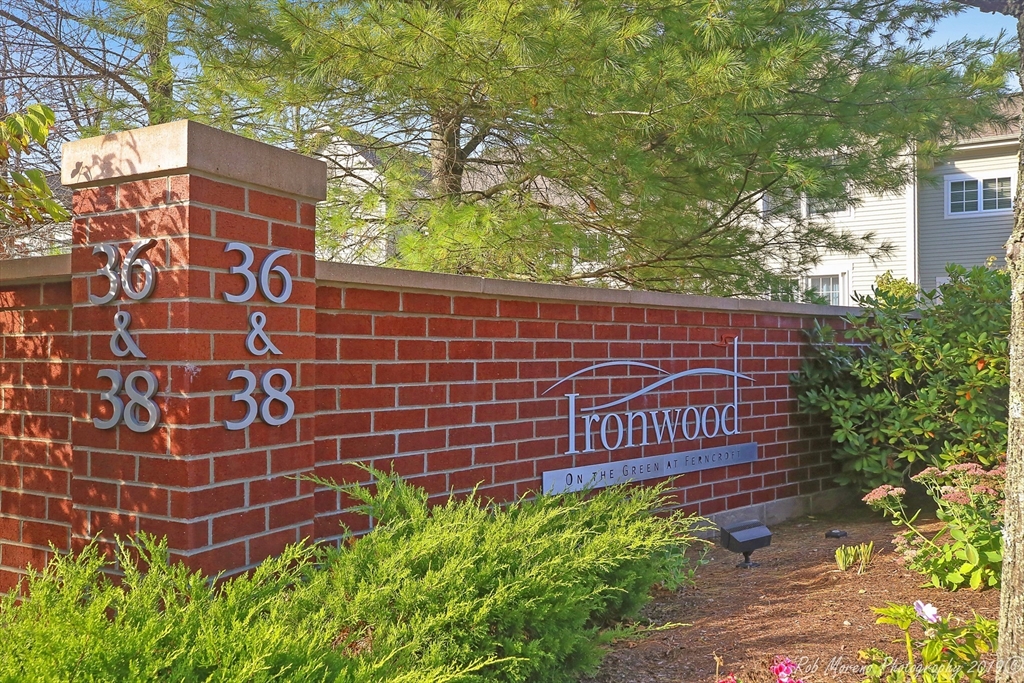 36 Village Rd, Middleton, Massachusetts, 1 Bedroom Bedrooms, 5 Rooms Rooms,1 BathroomBathrooms,Residential,For Sale,Village Rd,73473449