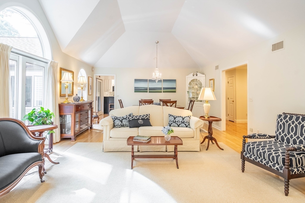 40 Bentwood Dr, Sturbridge, Massachusetts, 3 Bedrooms Bedrooms, 8 Rooms Rooms,3 BathroomsBathrooms,Residential,For Sale,Bentwood Dr,73432550