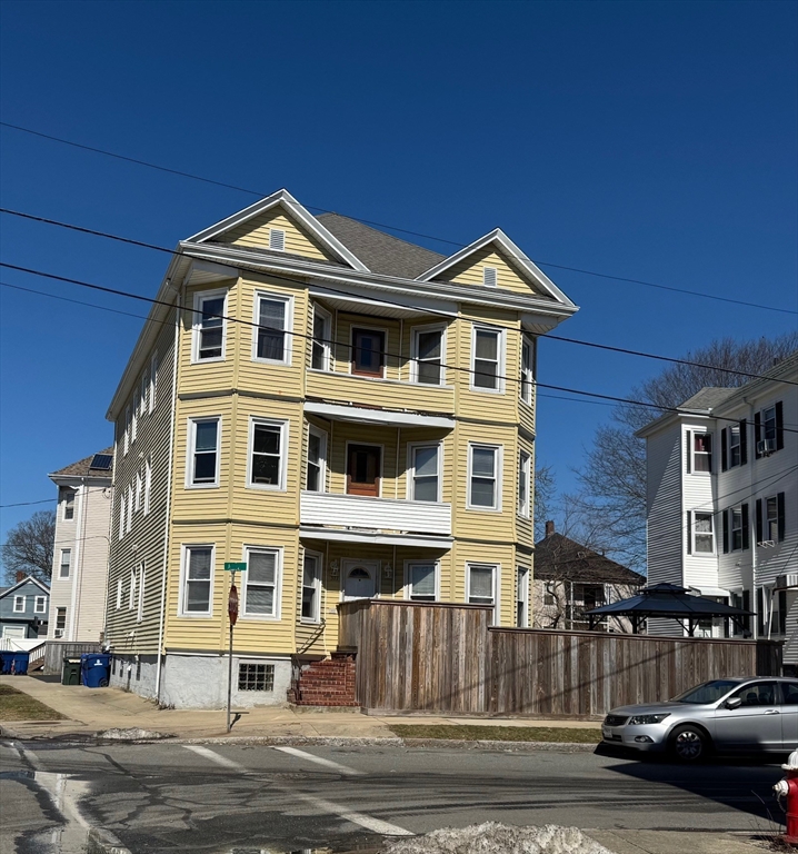 377 Earle Street, New Bedford, Massachusetts, 12 Bedrooms Bedrooms, 22 Rooms Rooms,6.5 BathroomsBathrooms,Residential Income,For Sale,Earle Street,73486080