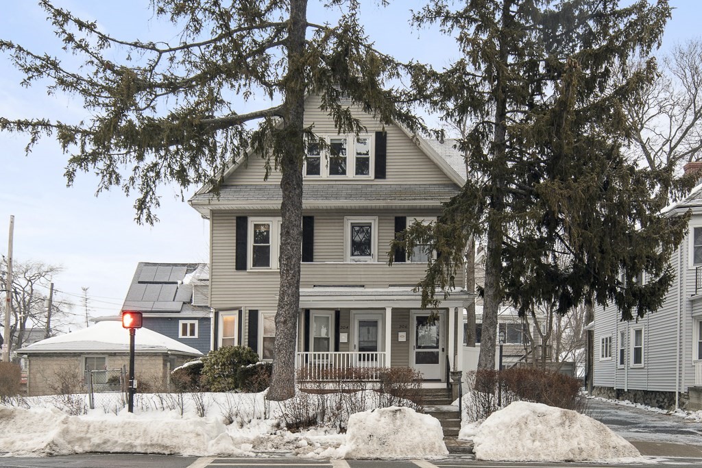 206 N Beacon St, Watertown, Massachusetts, 4 Bedrooms Bedrooms, 7 Rooms Rooms,1.5 BathroomsBathrooms,Residential,For Sale,N Beacon St,73486086