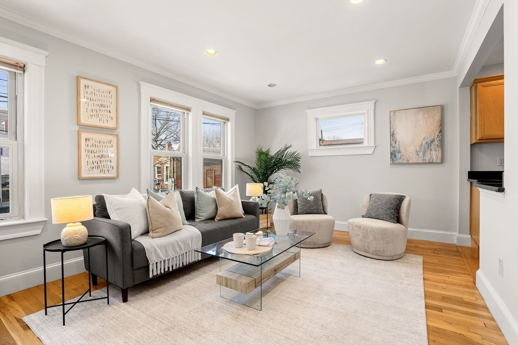 4 Magnolia St, Arlington, Massachusetts, 1 Bedroom Bedrooms, 4 Rooms Rooms,1.5 BathroomsBathrooms,Residential,For Sale,Magnolia St,73486113